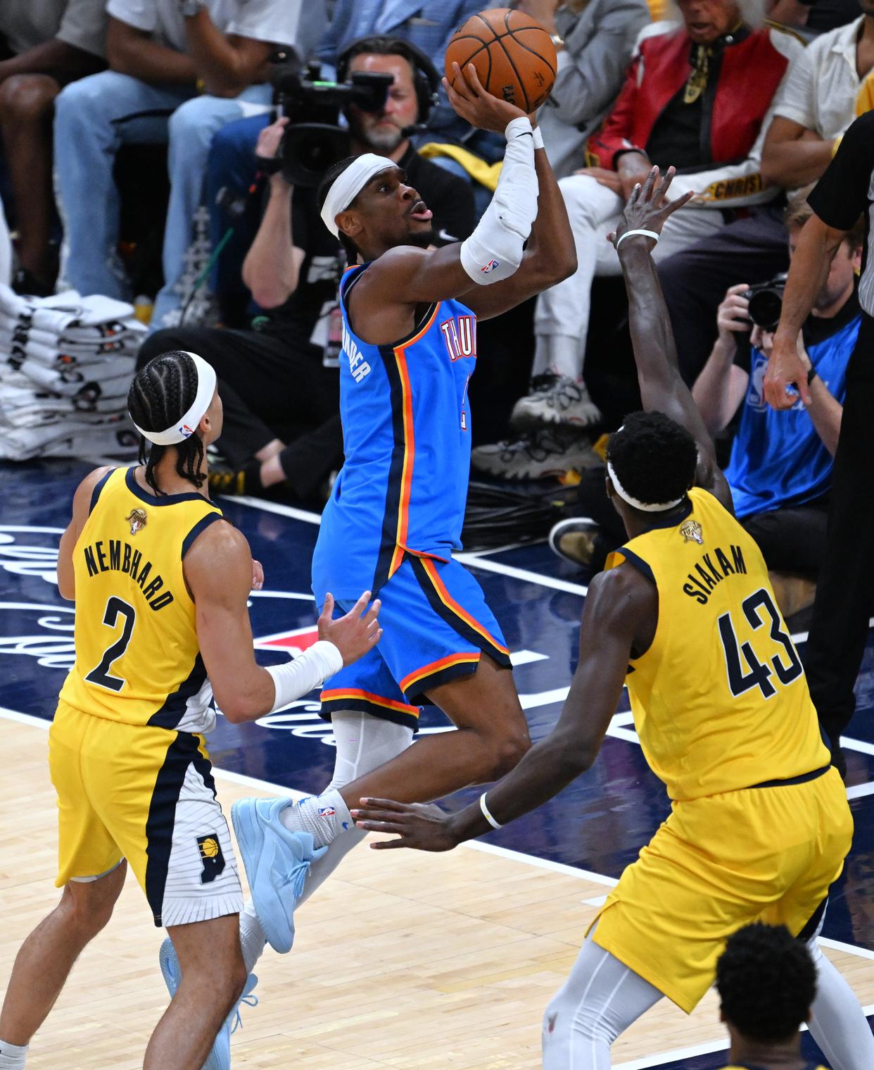 犹他爵士发布备战花絮，加时末段迎来里程碑，NBA常规赛任务艰巨，临场指挥获称赞的简单介绍