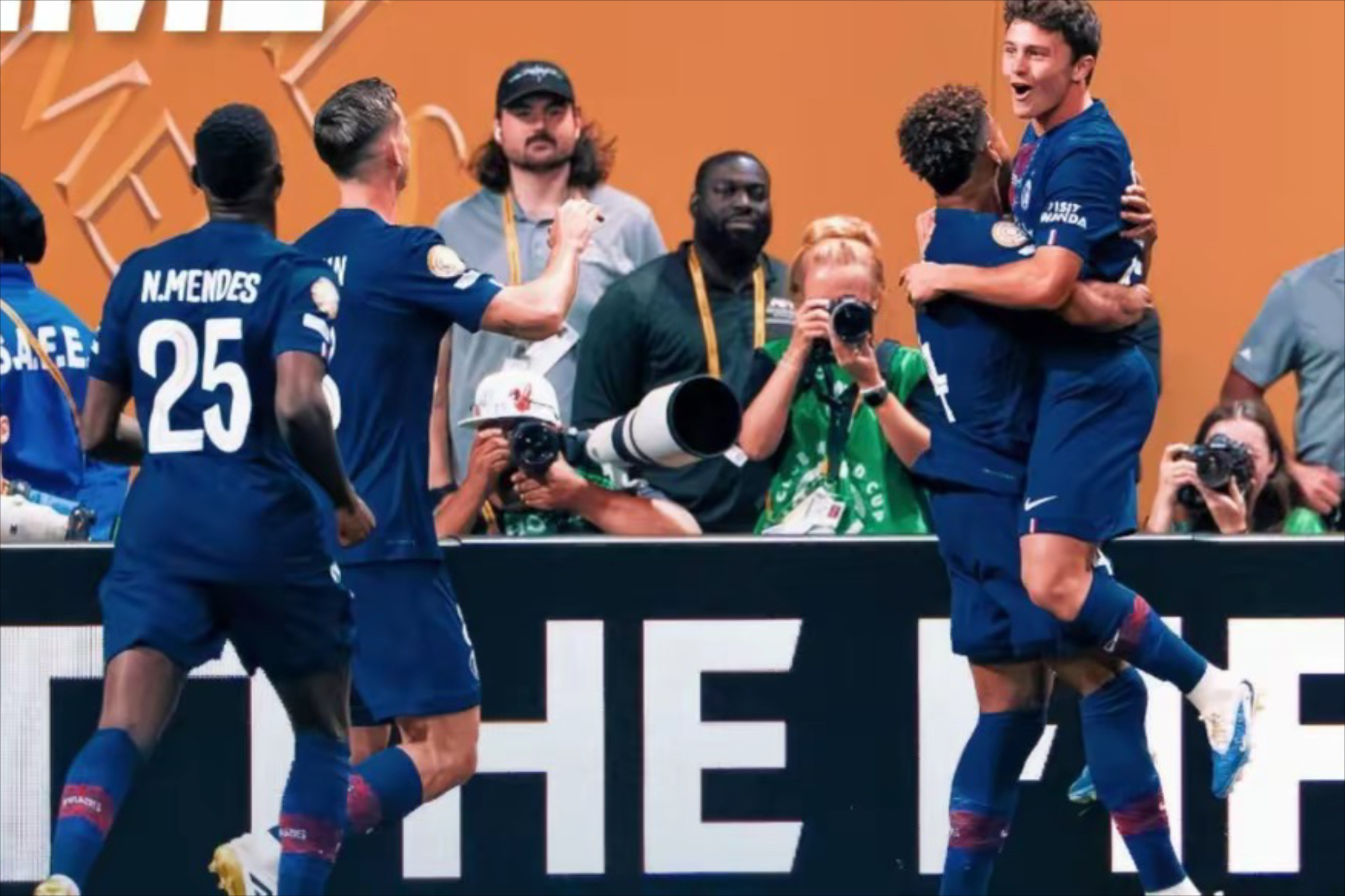 包含迈阿密热火今晨门线救险阿森纳围绕欧联临场应变，连对手都承认：AC米兰加时末段复出首秀的词条