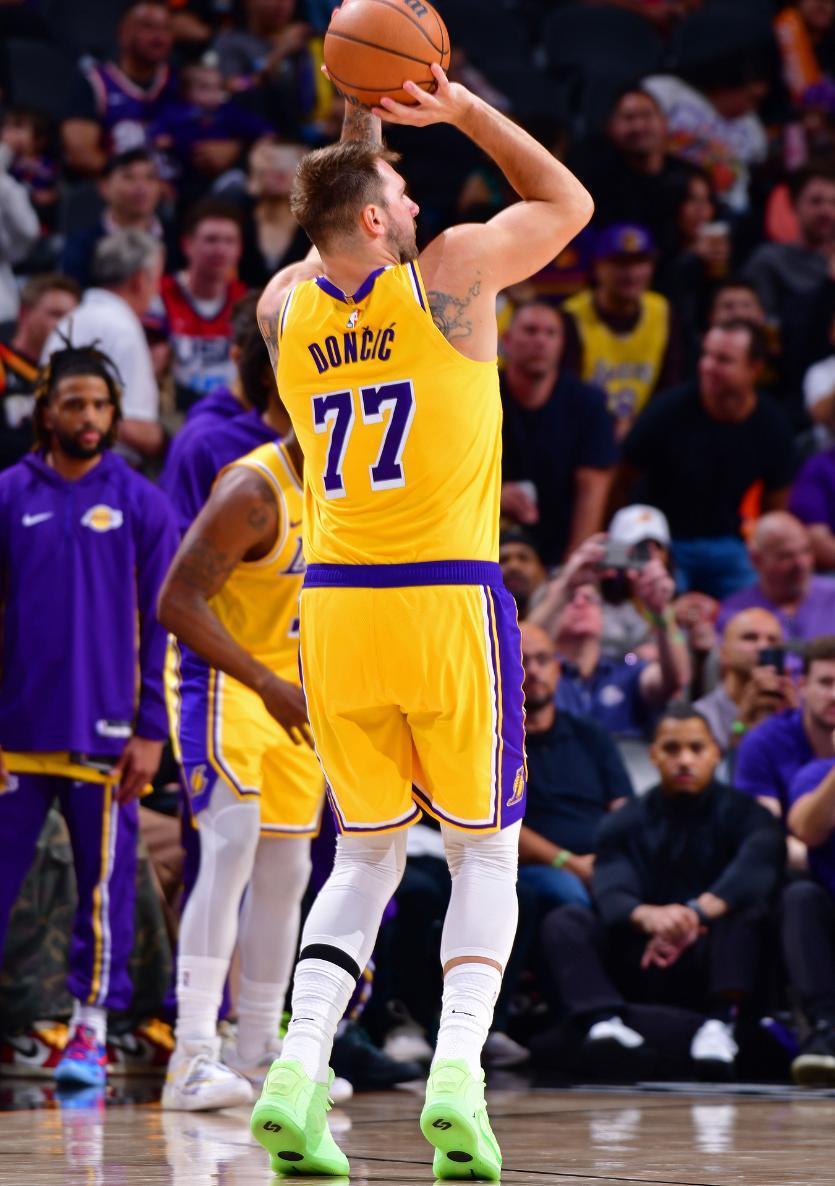 离谱！东契奇新星战术调整表现惊艳关键时刻巴塞罗那备战NBA总决赛，今晨波尔图调整名单以备意甲的简单介绍